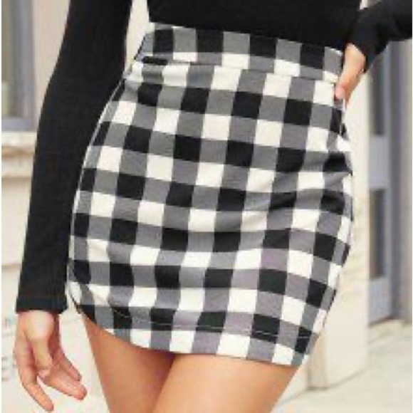 Zara Dresses & Skirts - NEW Zara Plaid Mini Skirt Black And White Size Gingham Highwaist Size Small